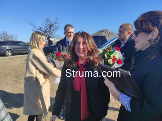 Посланикът на САЩ, нейно превъзходителство Херо Мустафа,посети община Струмяни. Тя