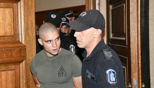 Прокурорският син Васил Михайлов напира да завърши 12-и клас и