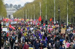 Хиляди протестиращи преминаха през централната част на Лондон с призив