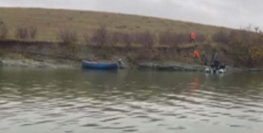 Продължава издирването на двамата рибари, изчезнали в езеро Мандра край