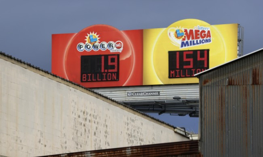 Джакпотът в американската лотария достигна 1. 1 млрд. долара, съобщи