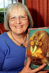 Жена от Уорикшър (Великобритания) пази вече 63 години великденско яйце.