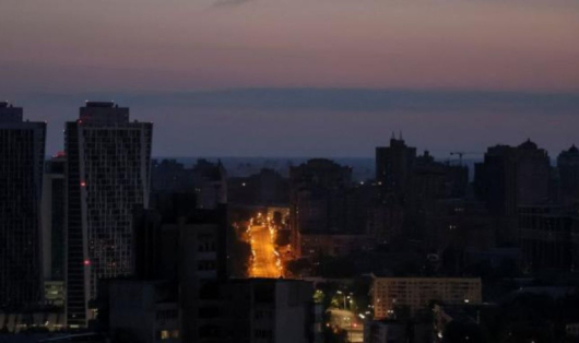 Експлозии отекнаха в украинската столица Киев, предаде Ройтерс, цитирана от