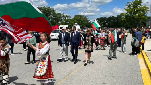 Парадът, посветен на Деня на българската азбука и култура, започна
