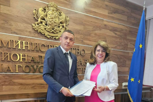 Вчера кметът на Община Якоруда Мехмед Вакльов подписа три споразумения