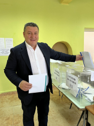 Кандидатът от Сандански Георги Георгиев гласува в родното си село