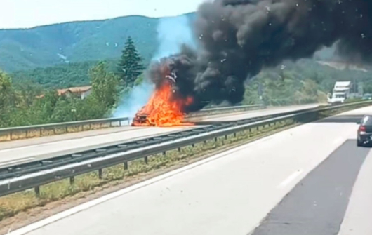 Кола се е запали на магистрала Тракия Инцидентът е станал