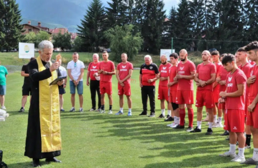 Мъжкият представителен отбор на ФК Банско стартира лятна подготовка Треньорският