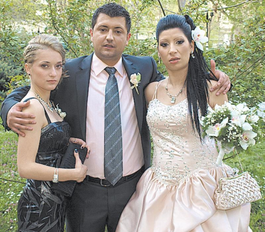 Младоженците със сестрата на Андрей - Меги