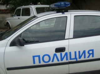 Баща и син нападнаха полицай в центъра на Благоевград